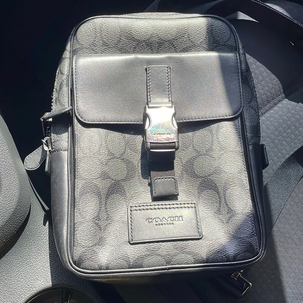 Coach track pack